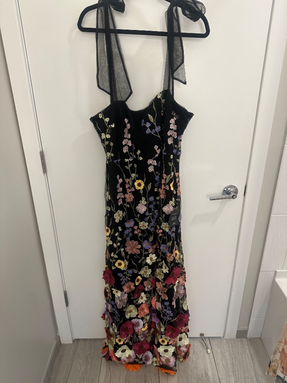 Lulu's 3D floral appliqué tie-strap dress - Picture 2 of 5
